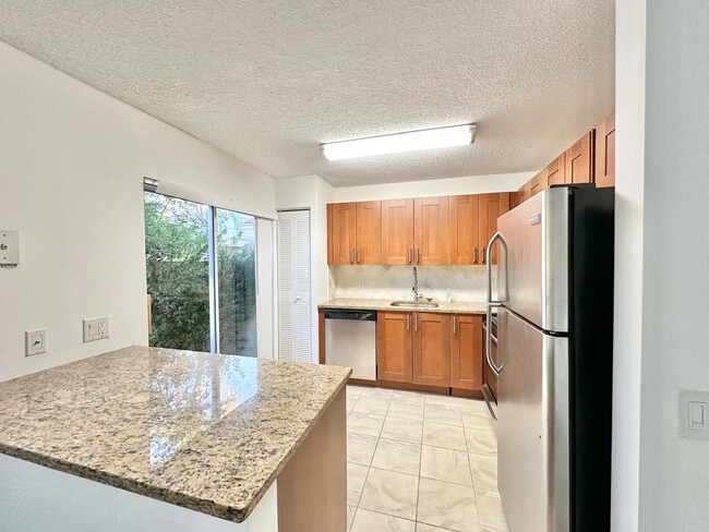 Building Photo - 6646 Via Regina