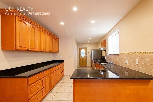 Building Photo - 1532 Christian St