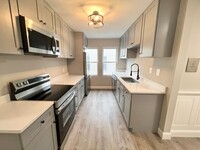 Building Photo - NEWLY RENOVATED PENTHOUSE UNIT WITH PARKIN...