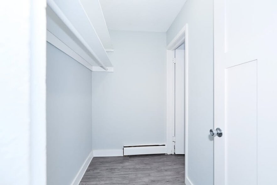 Building Photo - Parkline Flats