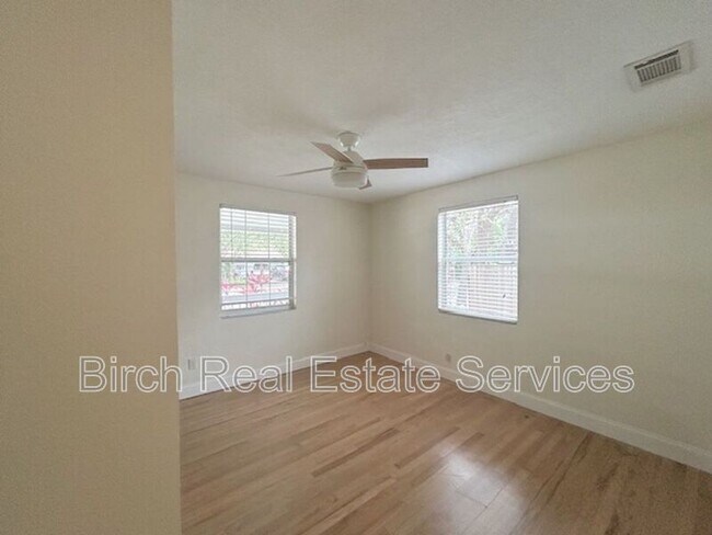 Building Photo - 608 Tangerine Ave