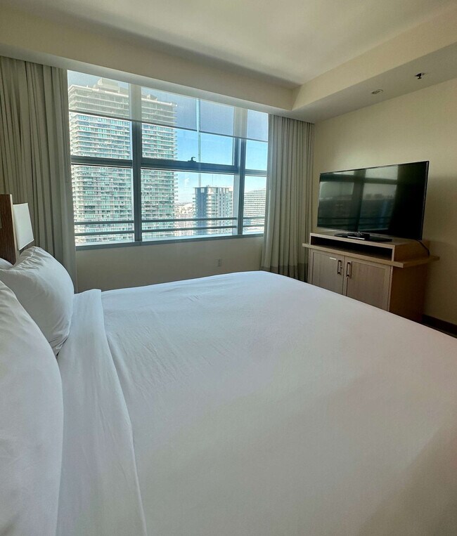 Building Photo - 1395 Brickell Ave