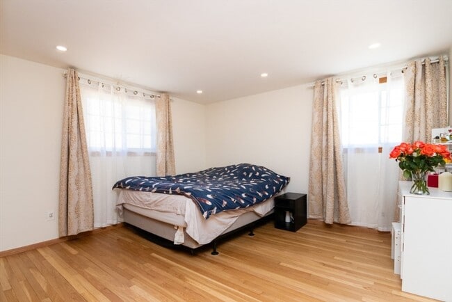 Building Photo - 22 Livoli Rd