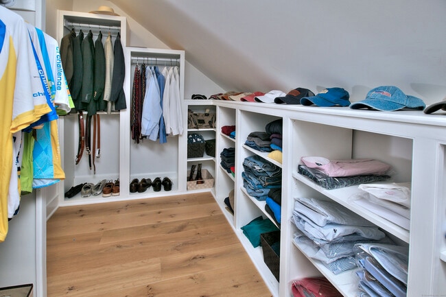 Building Photo - 55 Kings Hwy N