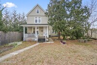 Building Photo - 610 1st Ave