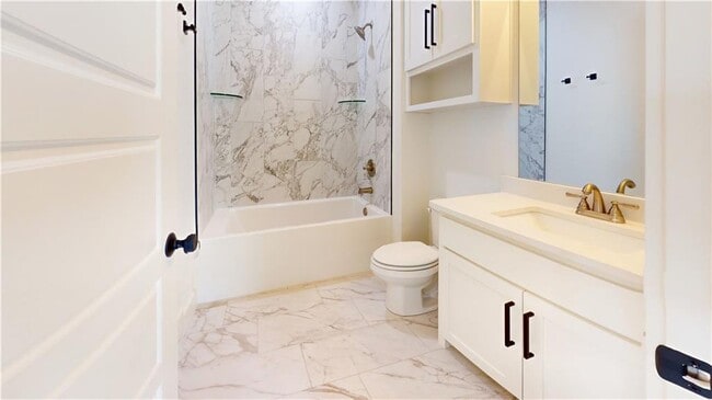 Building Photo - 510 W Olive St