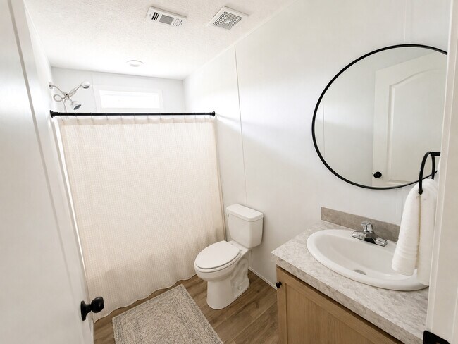 Building Photo - 5250 Hummingbird Ln