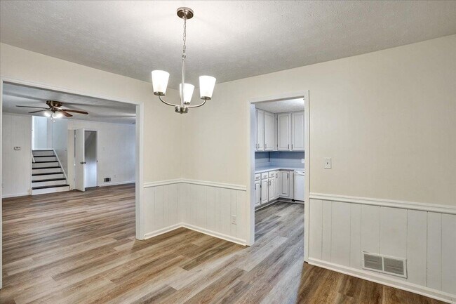 Building Photo - 1812 Wiggins Cir SW