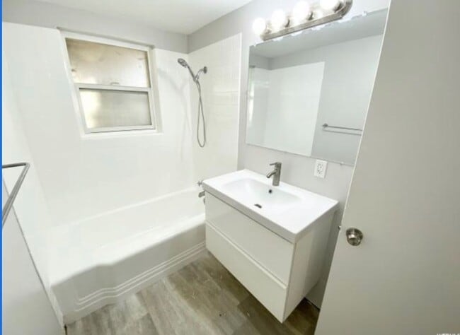 Building Photo - 415 N Main St