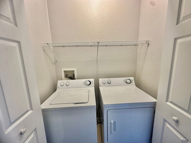 Building Photo - Stylish 2 bed, 2.5 Bath Condo in Magnolia Place | Private Garage | $1,550.00