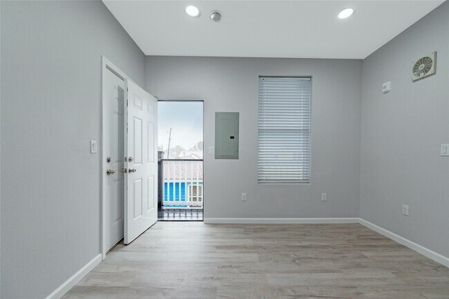 Building Photo - 805 Avenue K