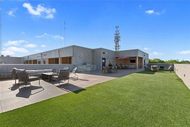 Building Photo - 112 Rogers St NE