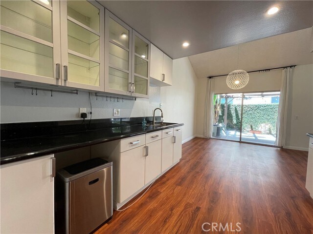 Building Photo - 5315 Village Cir Dr