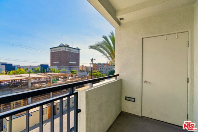 Building Photo - 1234 Wilshire Blvd