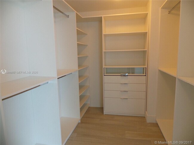 Building Photo - 17111 Biscayne Blvd