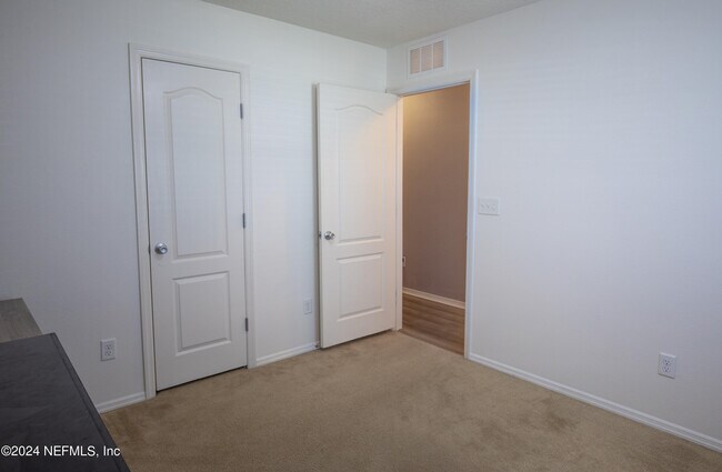 Building Photo - 2527 Eisner Dr