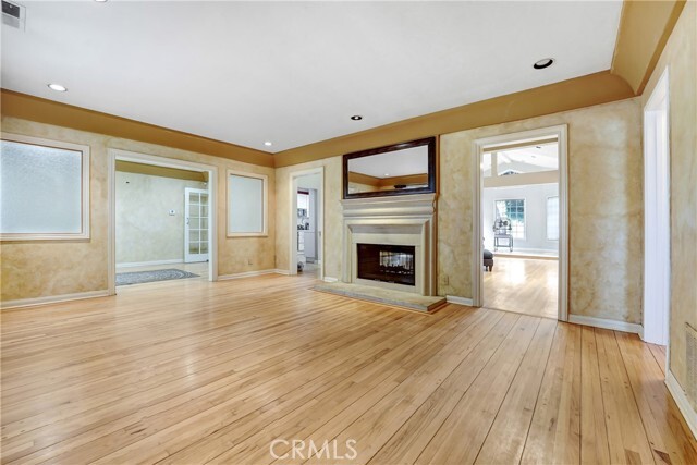 Building Photo - 10915 White Oak Ave
