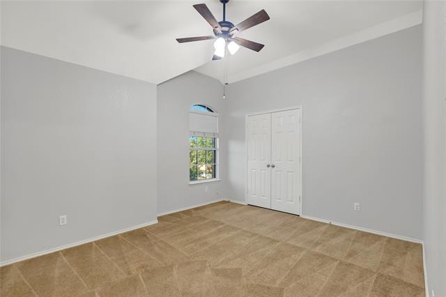 Building Photo - 932 Peach Ln