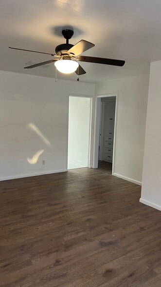 Building Photo - 933 Fremont Ave S