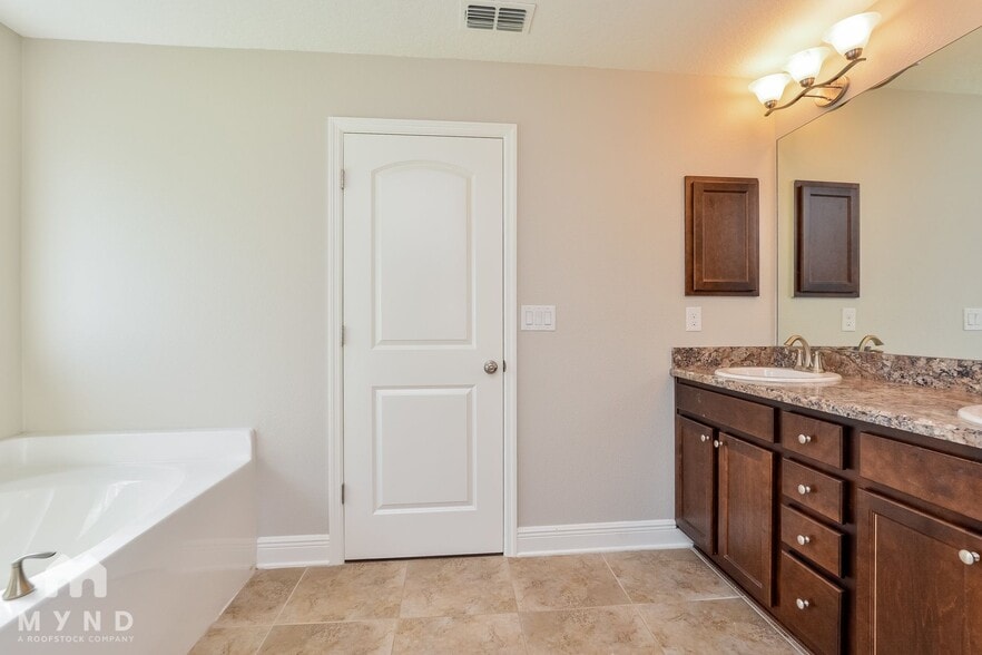 Building Photo - 1947 Angel Fish Loop