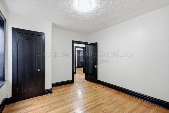 Building Photo - 5055 Lindenwood Ave