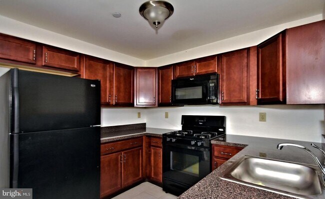 Building Photo - 3940 Ashland Dr