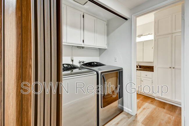 Building Photo - 4564 Waterville Dr