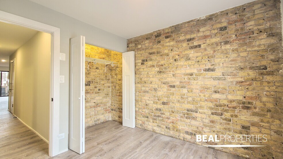 Building Photo - 604 W Surf St