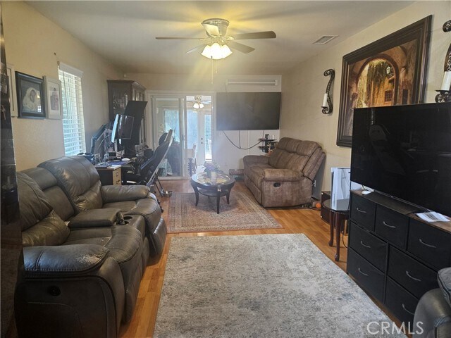 Building Photo - 11322 Oakwood Dr