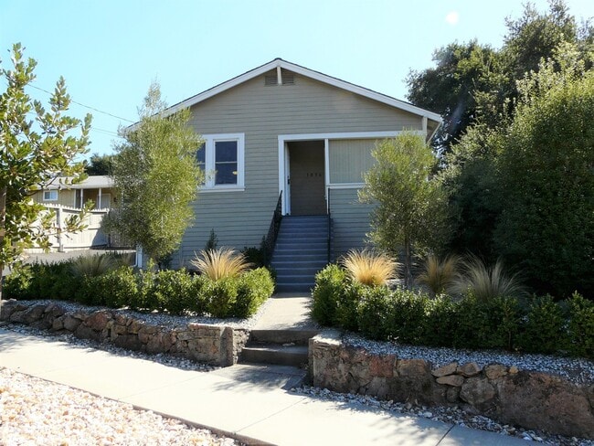 Building Photo - Updated 2 Bedrooms, 1 Bath Alta Heights Home Near Downtown Napa