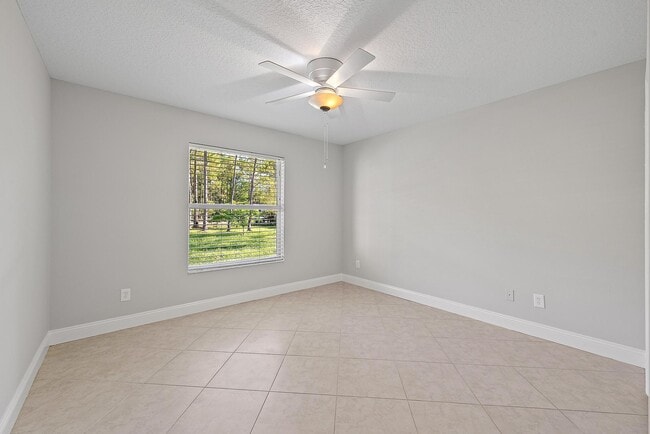 Building Photo - 12904 159th Ct N