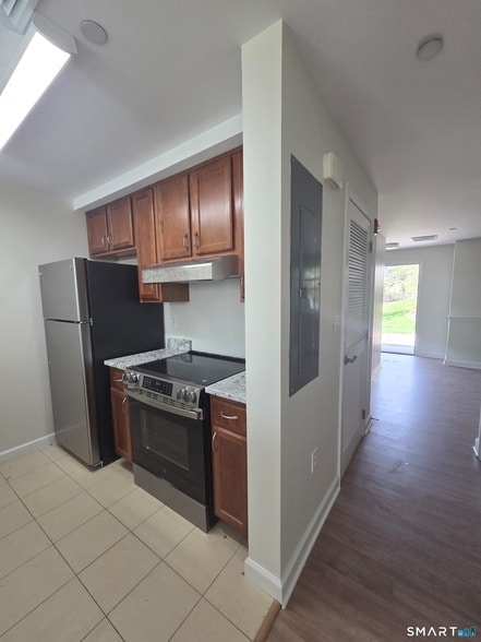 Building Photo - 2 Westwood Dr