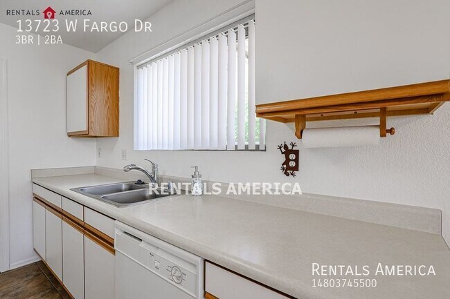 Building Photo - Charming 3BR/2BA Home in Surprise