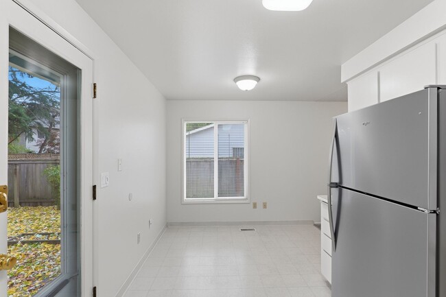 Building Photo - Freshly Updated 3-Bedroom Home with Fenced...