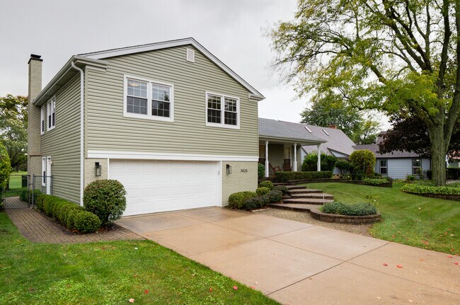 Building Photo - 3825 Brett Ln