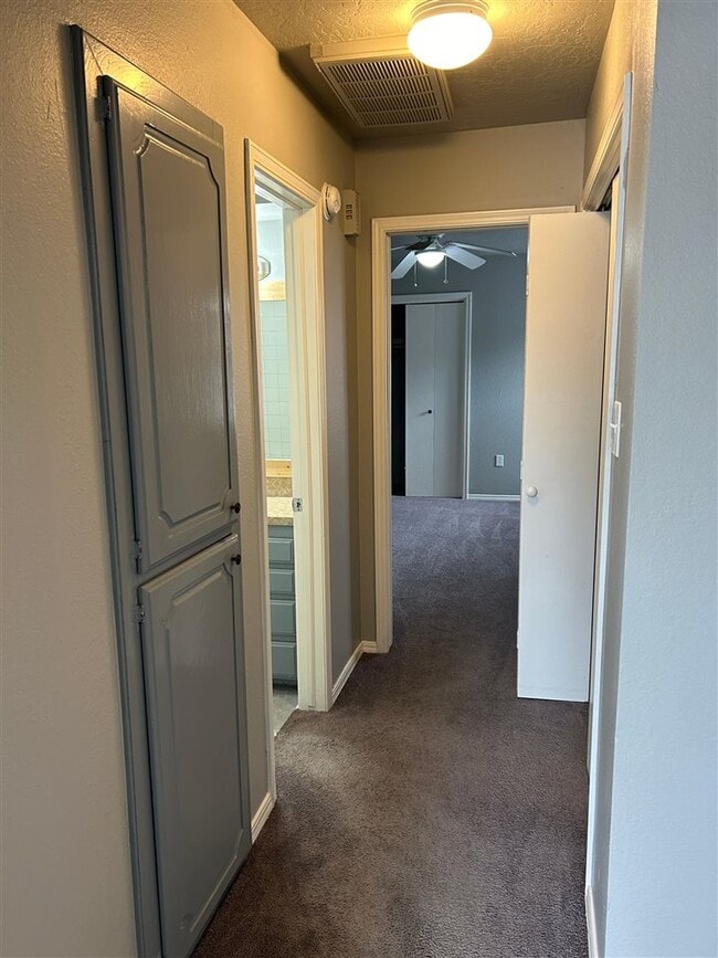 Building Photo - 910 NE Tortoise Dr