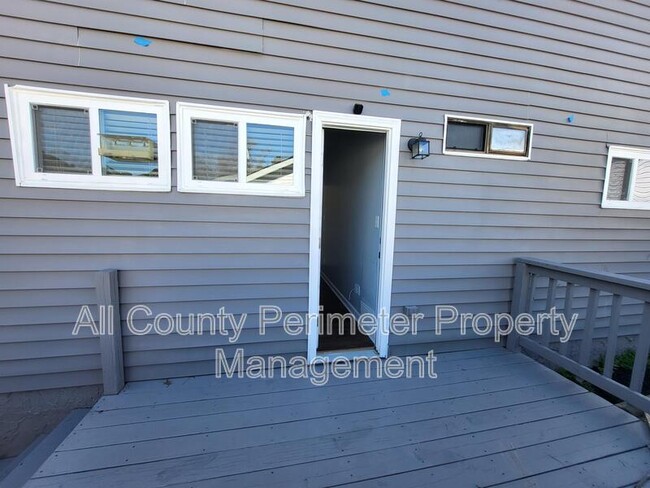 Building Photo - 2957 Hawk Ct SE
