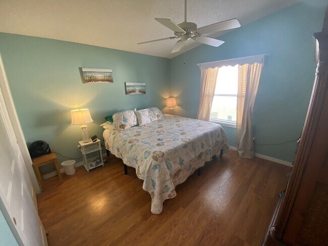 Building Photo - Location, Location, Location - ANNUAL LEASE in the Village of Belvedere