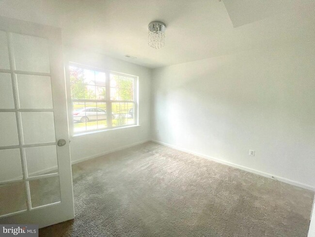Building Photo - 7120 Beaumont Place