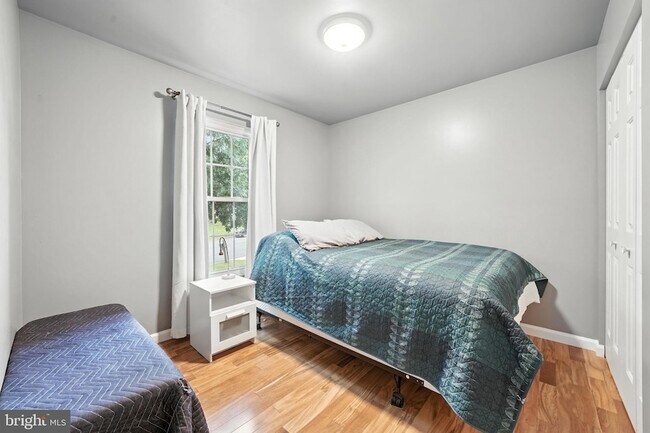 Building Photo - 9571 Basilwood Dr