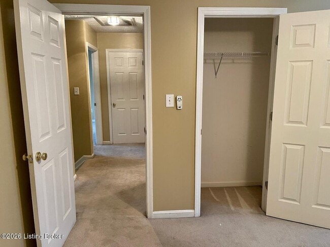 Building Photo - 5814 Waveland Cir