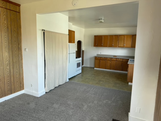 Building Photo - West Side Petaluma Near Down Town  - 2 Bedroom 1 Bathroom