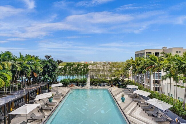 Building Photo - 121 NE 34th St