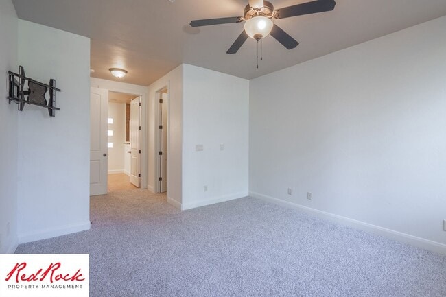 Building Photo - Remarkable 3 Bedroom Condo Next to Sunbroo...