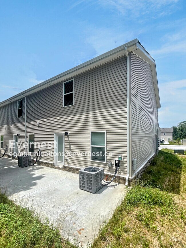 Building Photo - 3385 Polly Dr