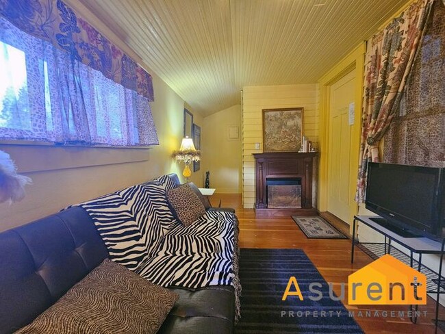 Building Photo - Charming Furnished unit in downtown Ashland