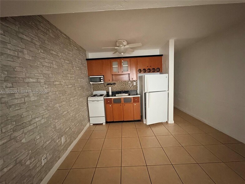 Building Photo - 318 Majorca Ave