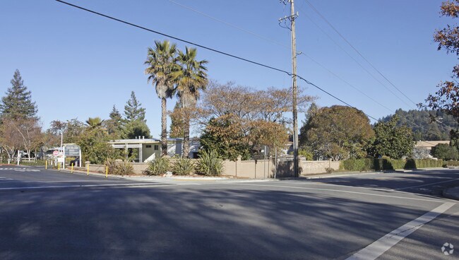 Building Photo - Vista del Lago