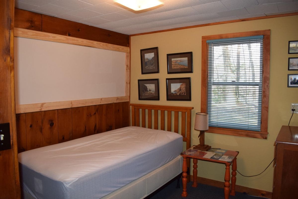 Building Photo - 100 Main St