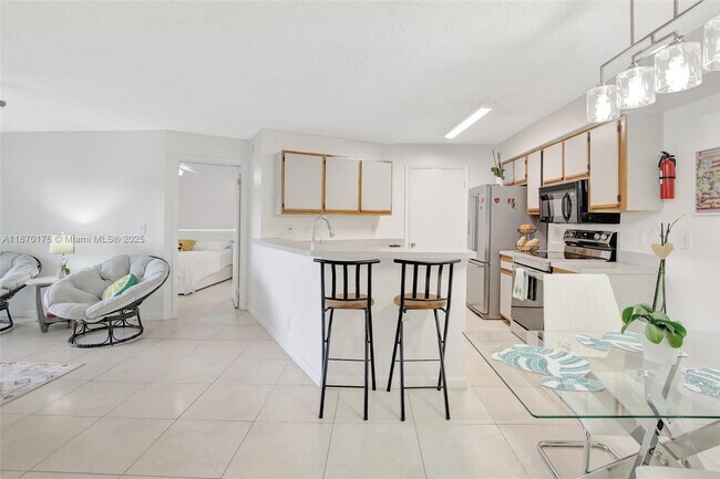 Building Photo - 9999 Summerbreeze Dr